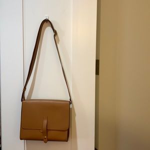 Brown leather bag with adjustable straps